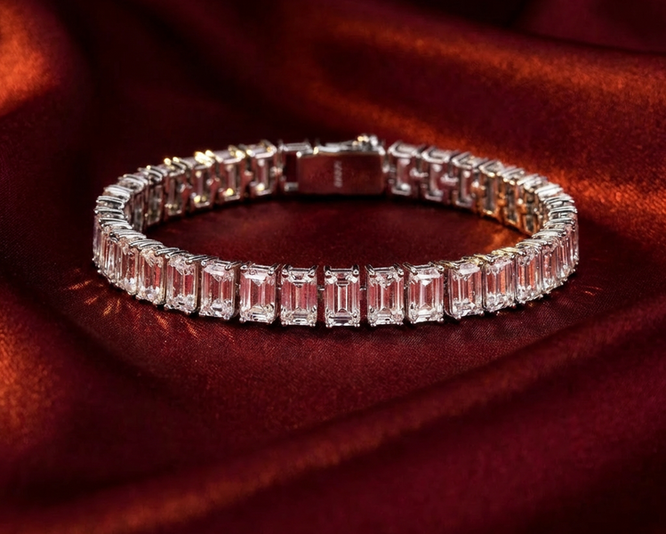 Layered chain necklaces